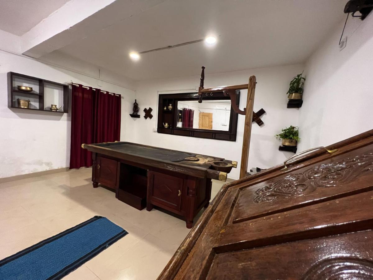 Vedha Ayurvedic Panchakarma Treatment Centre Hotel Alappuzha Bagian luar foto