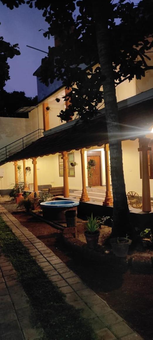 Vedha Ayurvedic Panchakarma Treatment Centre Hotel Alappuzha Bagian luar foto